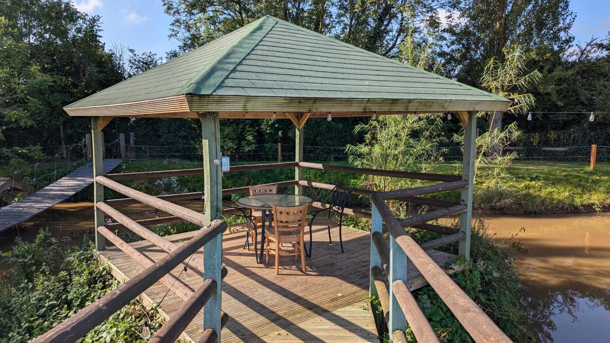 Sunset Retreats The Double Hobbit Villa Worcester Exterior photo