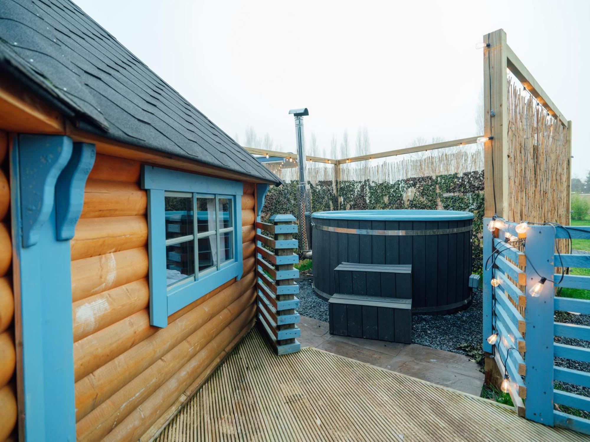 Sunset Retreats The Double Hobbit Villa Worcester Exterior photo