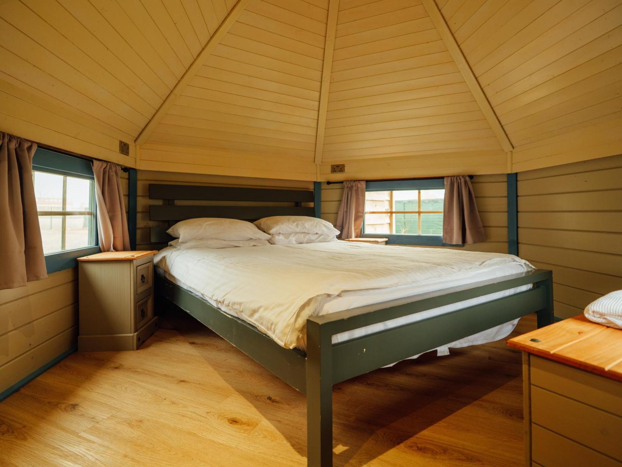 Sunset Retreats The Double Hobbit Villa Worcester Exterior photo
